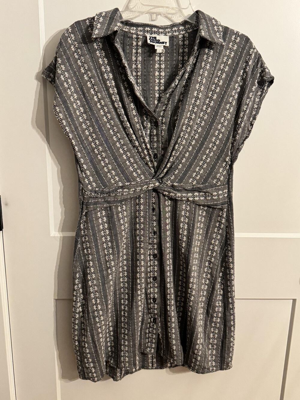 The Good Journey Dress Sz 12 Gray Floral Collared Wrap Shirt Knee Length Boho